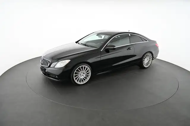 Mercedes-Benz E-Class view 3