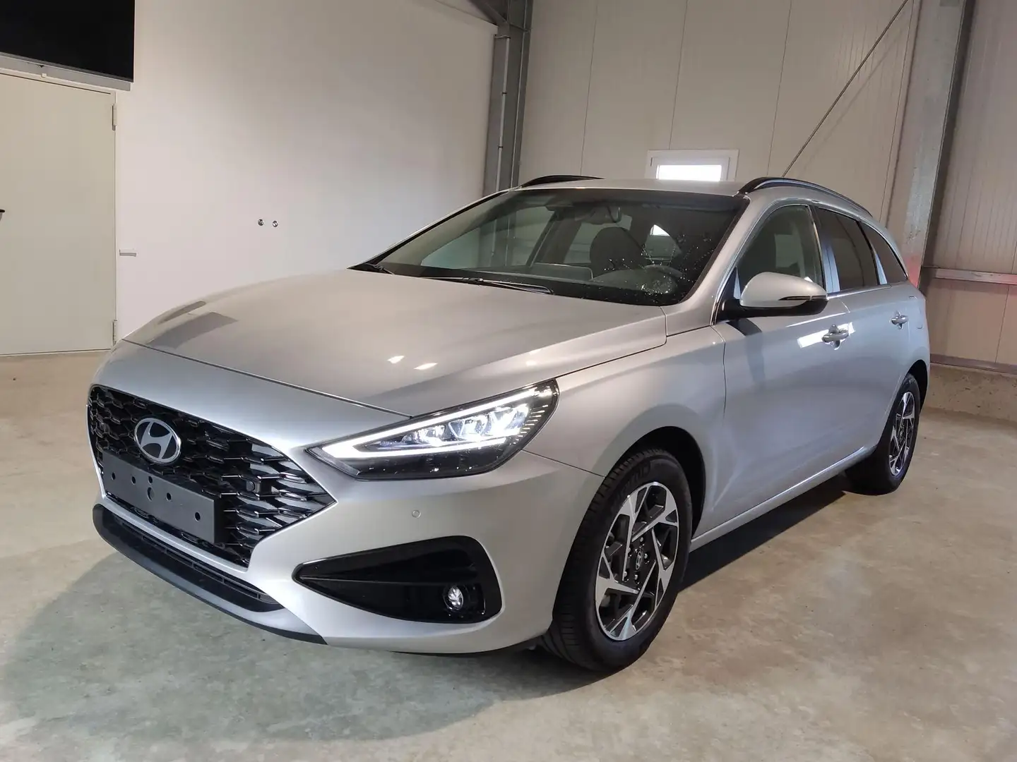 Hyundai i30 Kombi Style Plus Edition 1,5 T-GDI MHEV 48 V 1... Silber - 1