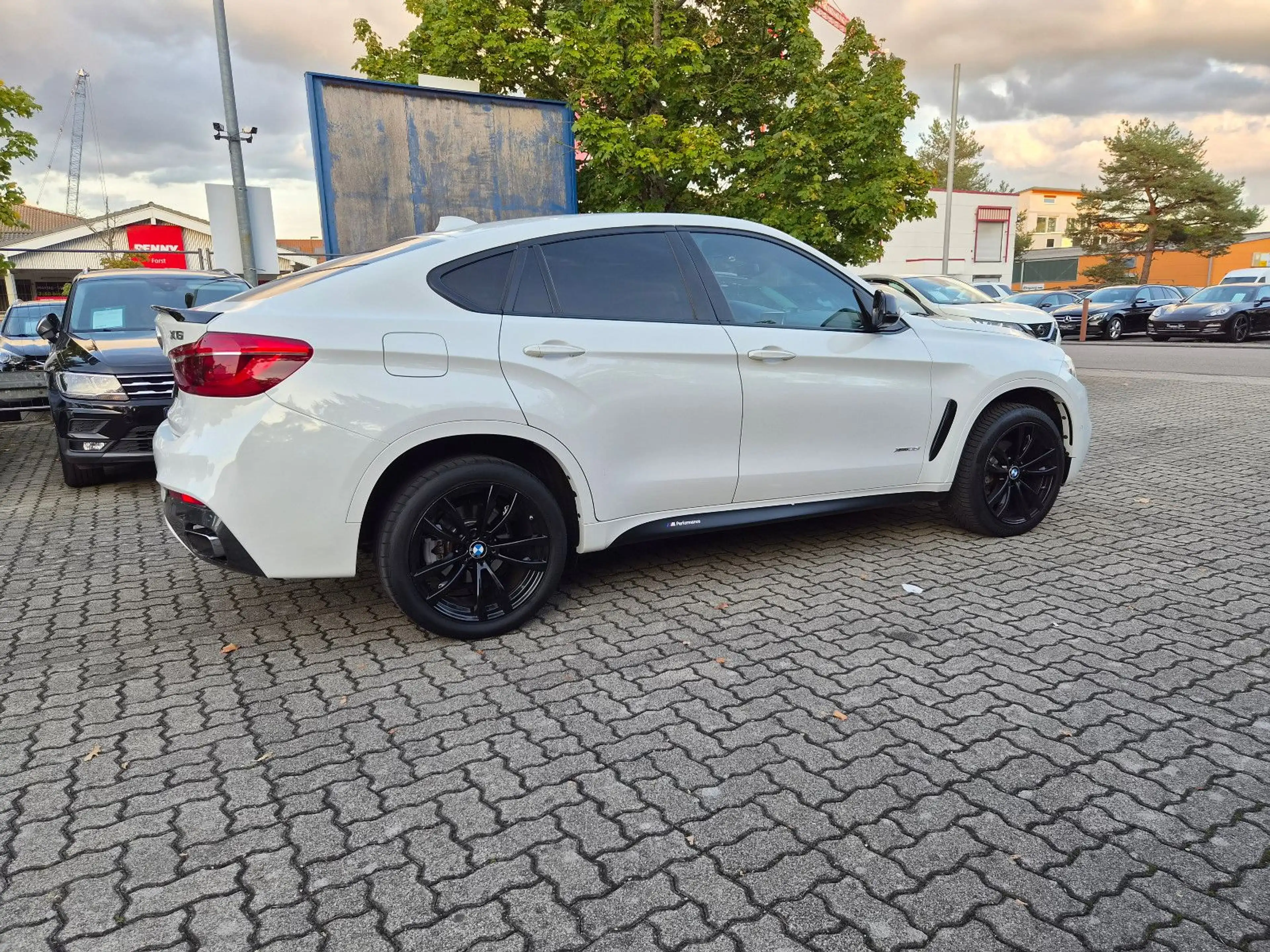 BMW X6 xDrive 35 i M-Paket Performance — photo 11