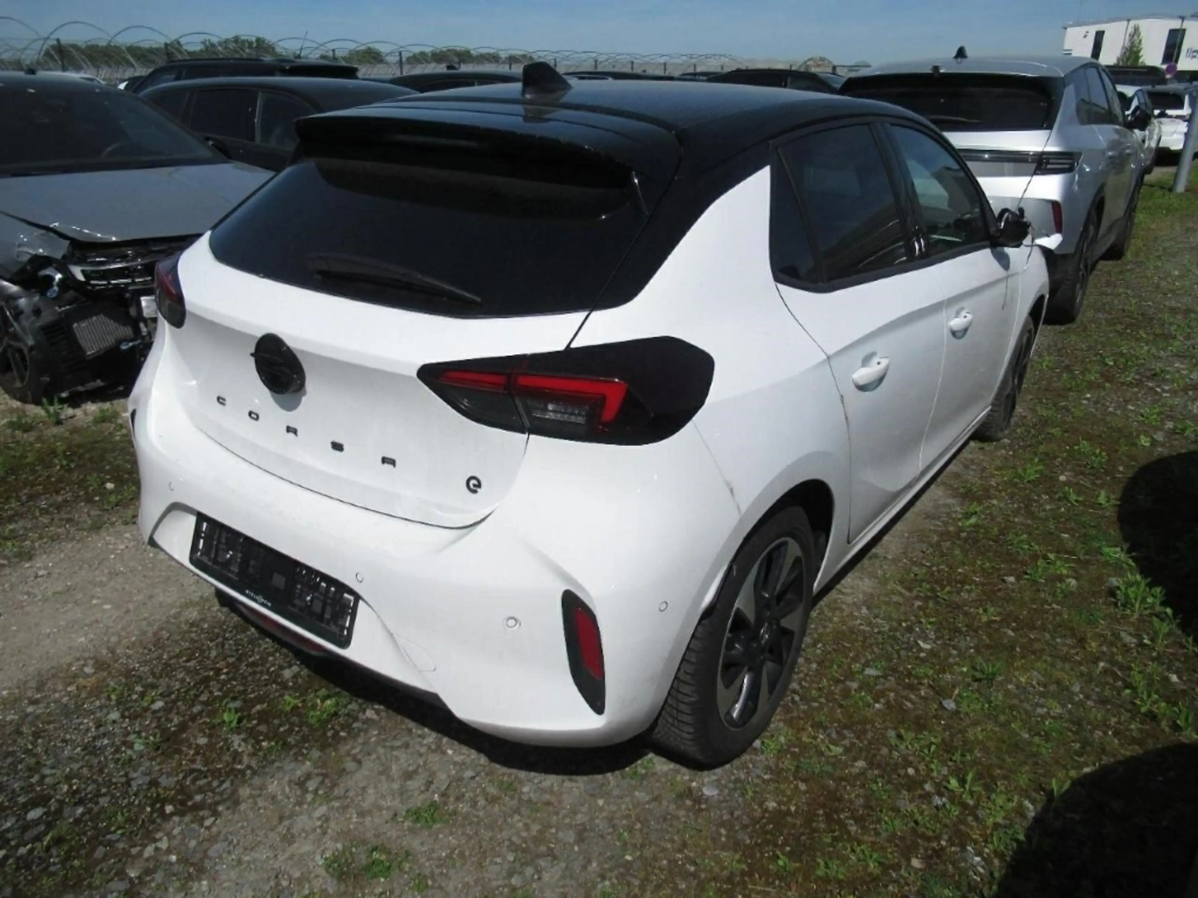 Opel Corsa-e GS 11kw Shz Navi Kamera 360 Tempomat — photo 3