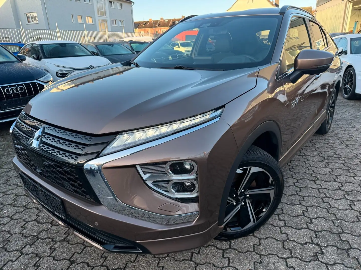 Mitsubishi Eclipse Cross 2,4 PLUG-IN HYBRID SELECT 4WD Brun - 2