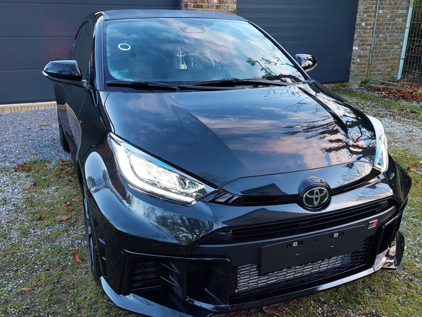 Toyota Yaris Premium Pack Jantes Forgées/Automatique/15 KM Noir - 1