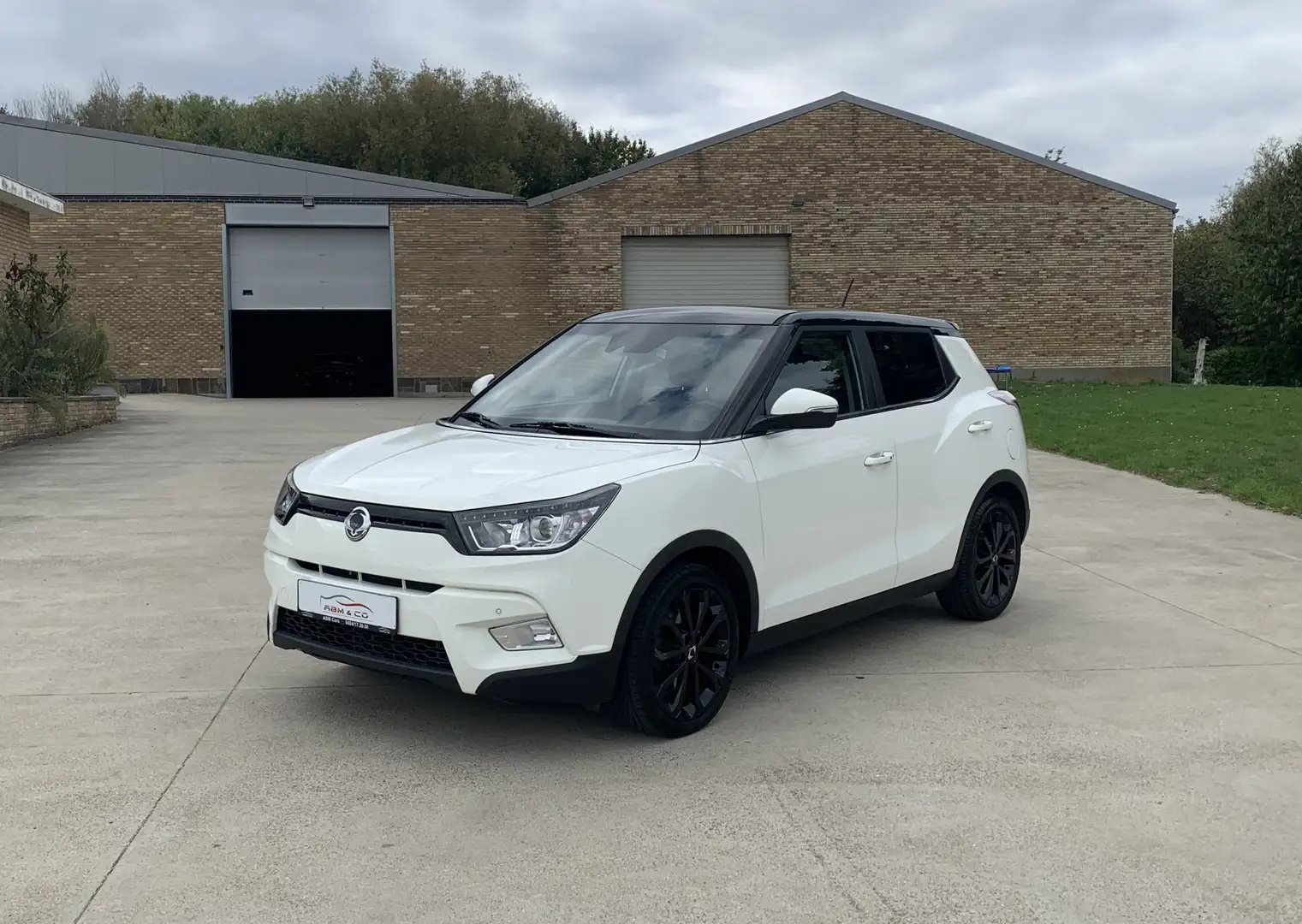 SsangYong Tivoli 1.6i Essence ** Keyless - 76.000km - GAR 12M ** Blanc - 2