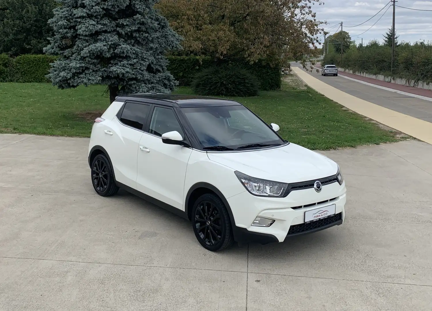 SsangYong Tivoli 1.6i Essence ** Keyless - 76.000km - GAR 12M ** Blanc - 1