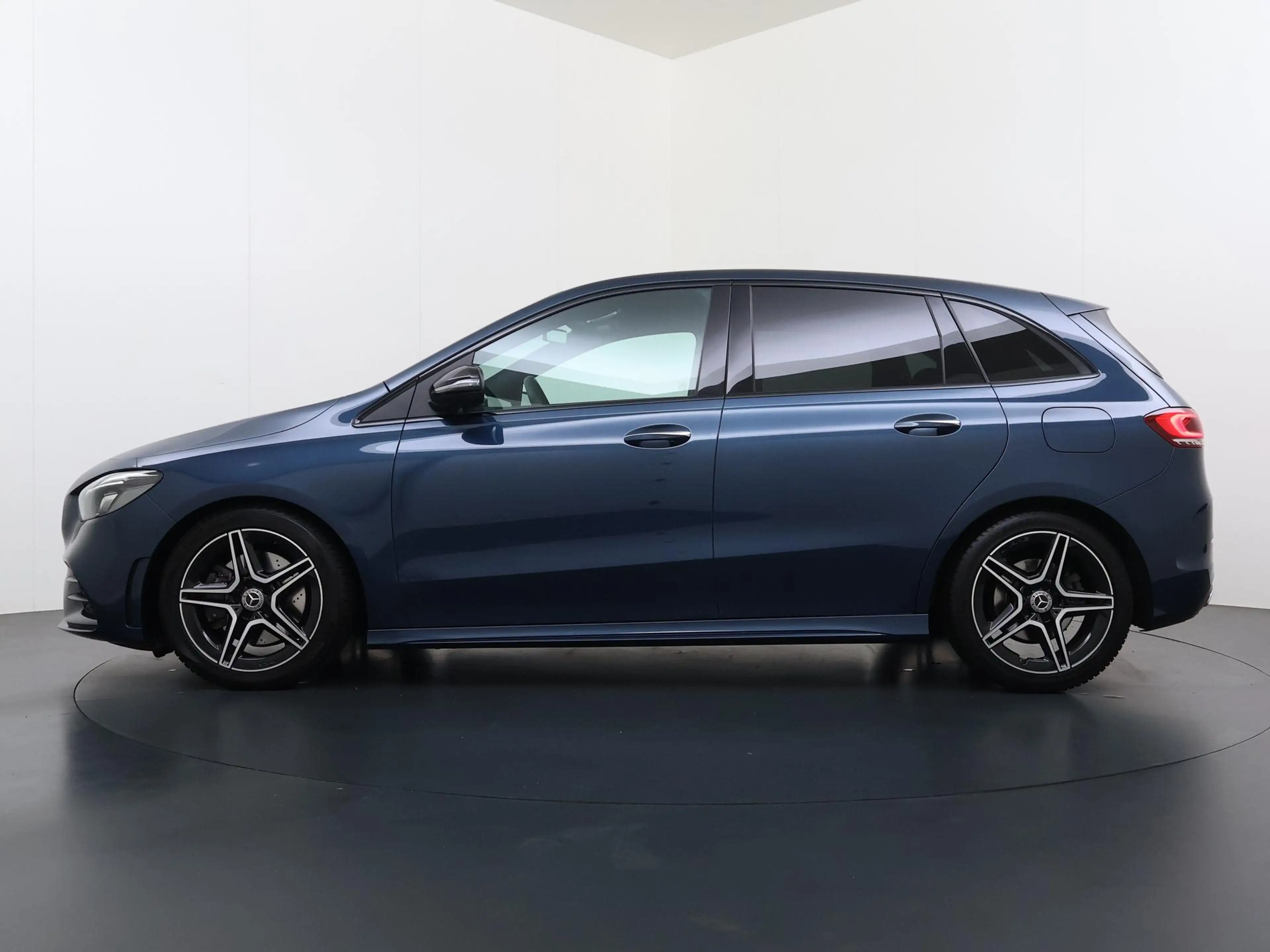Mercedes-Benz B 220 Launch Edition Premium | AMG | Keyless | Sfeerverl — photo 2