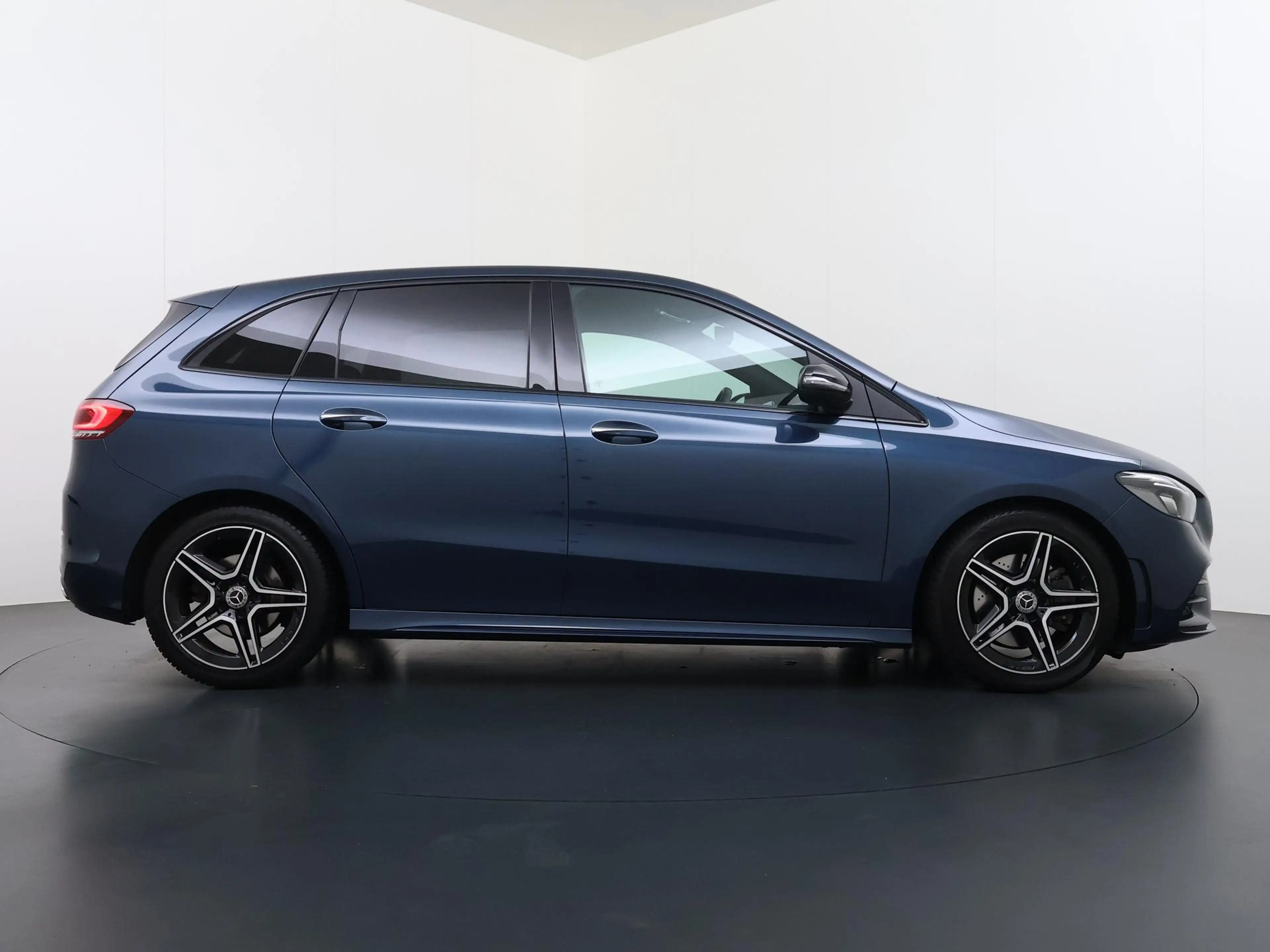 Mercedes-Benz B 220 Launch Edition Premium | AMG | Keyless | Sfeerverl — photo 6