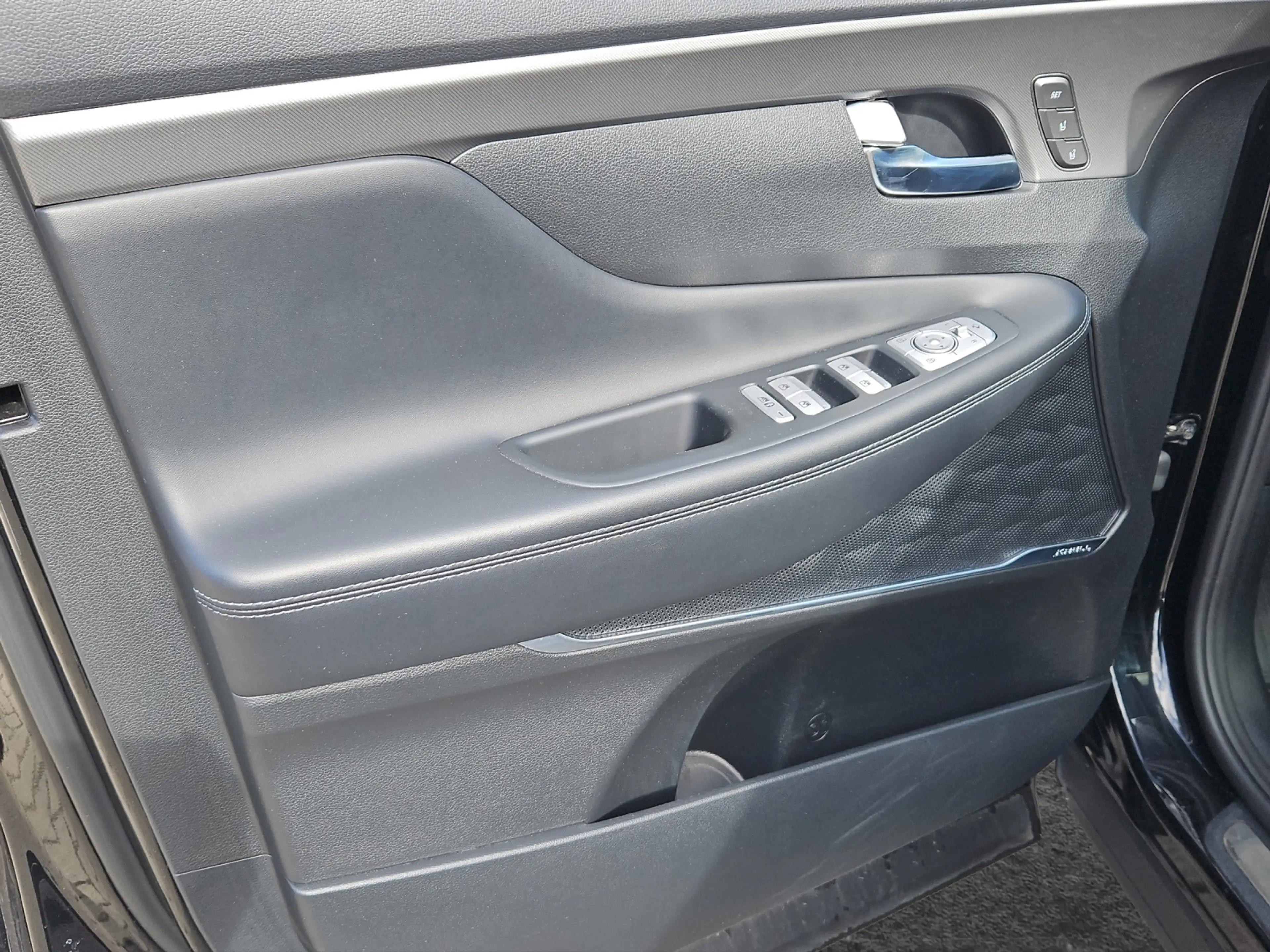 Hyundai SANTA FE Signature Plug-In Hybrid — photo 6