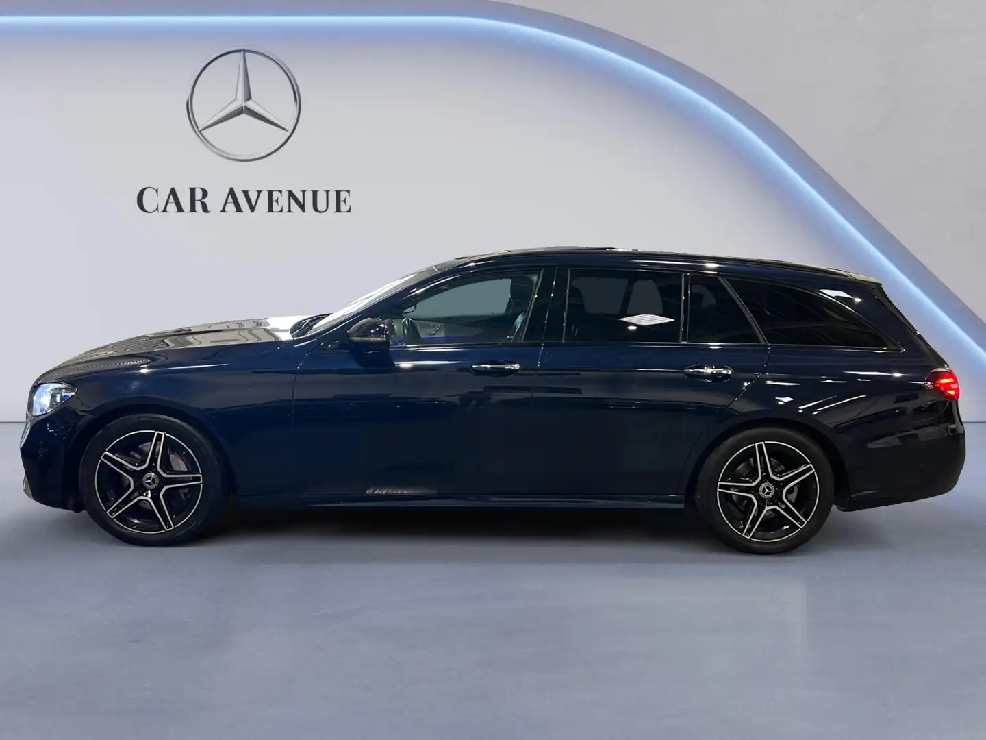 Mercedes-Benz E 200 Classe Break AMG Line Bleu - 2