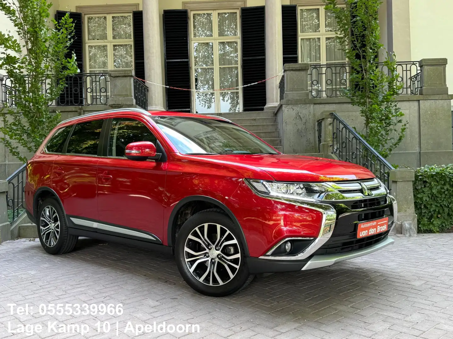 Mitsubishi Outlander 2.0 ClearTec Automaat Navi Camera Xenon CarPlay Cl Rood - 1