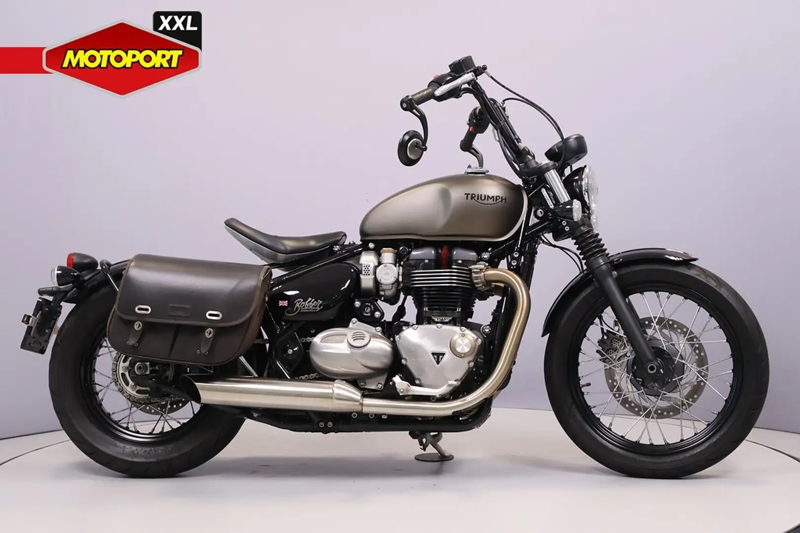 Triumph Bonneville Bobber Black - 1
