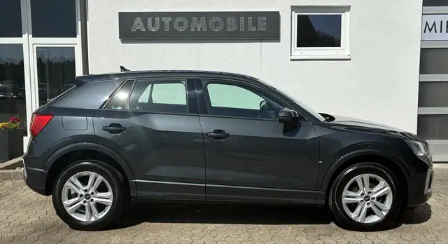 Audi Q2 view 3