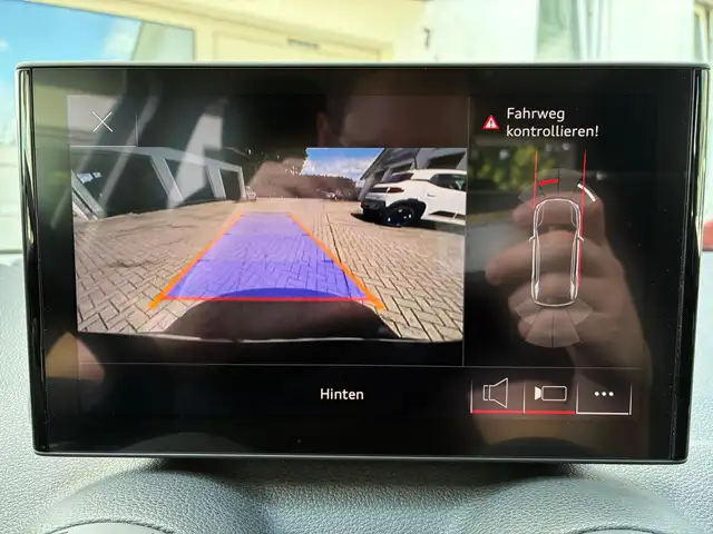 Audi Q2 view 11