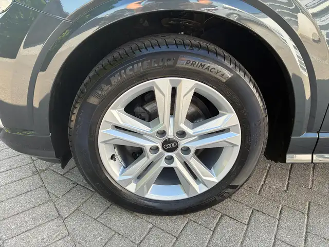 Audi Q2 view 8