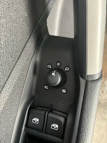 Audi Q2 view 10