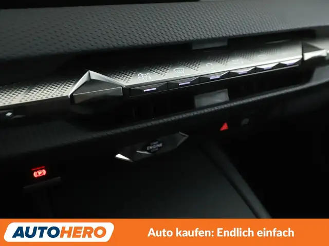 DS Automobiles DS 4 view 25