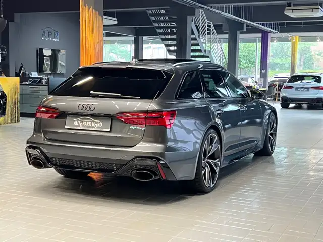 Audi RS6 Avant view 7
