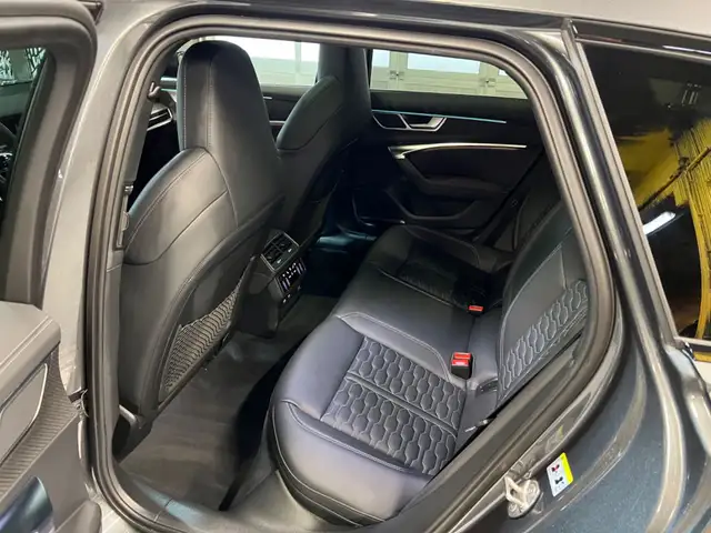 Audi RS6 Avant view 13