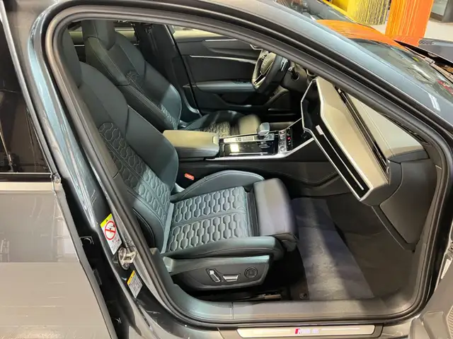 Audi RS6 Avant view 12