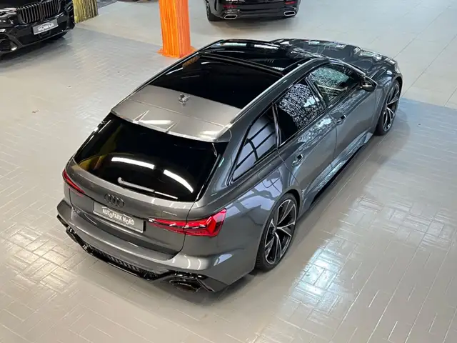 Audi RS6 Avant view 10