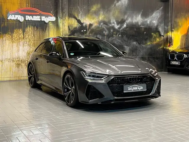 Audi RS6 Avant view 9