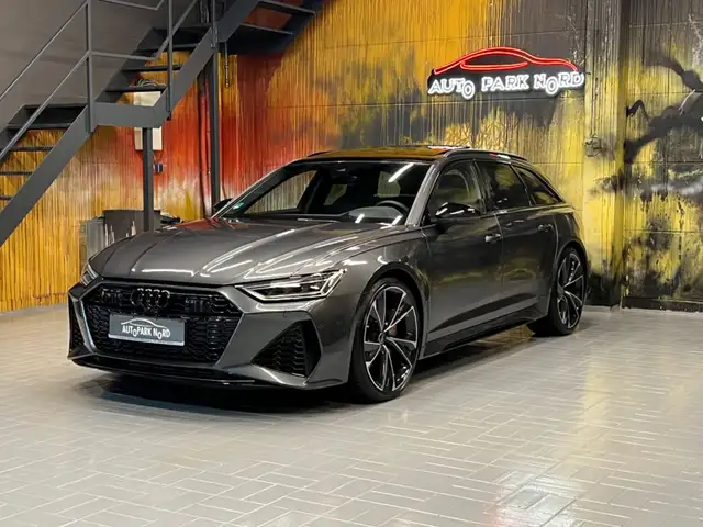 Audi RS6 Avant view 3
