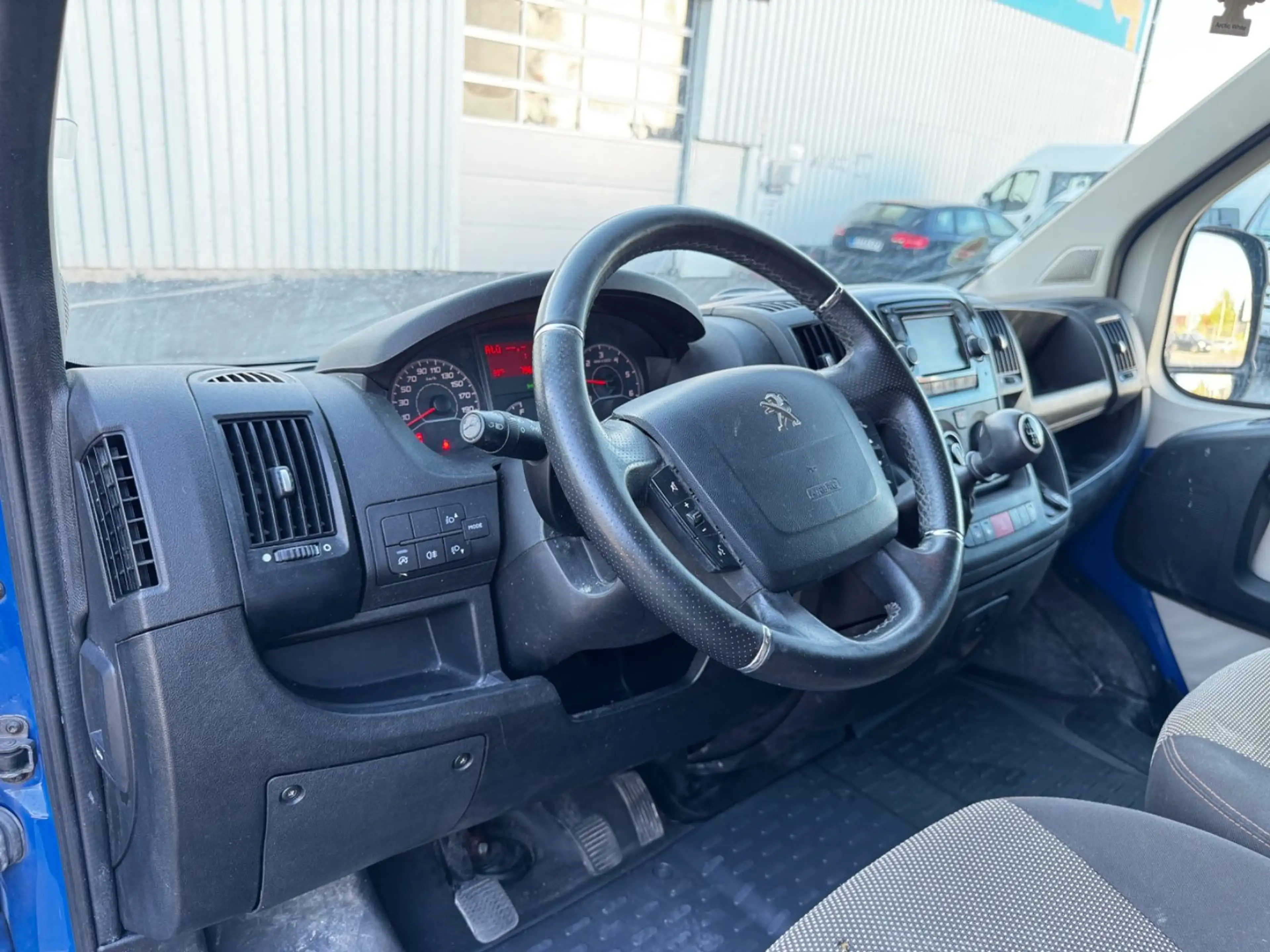 Peugeot Boxer — photo 13