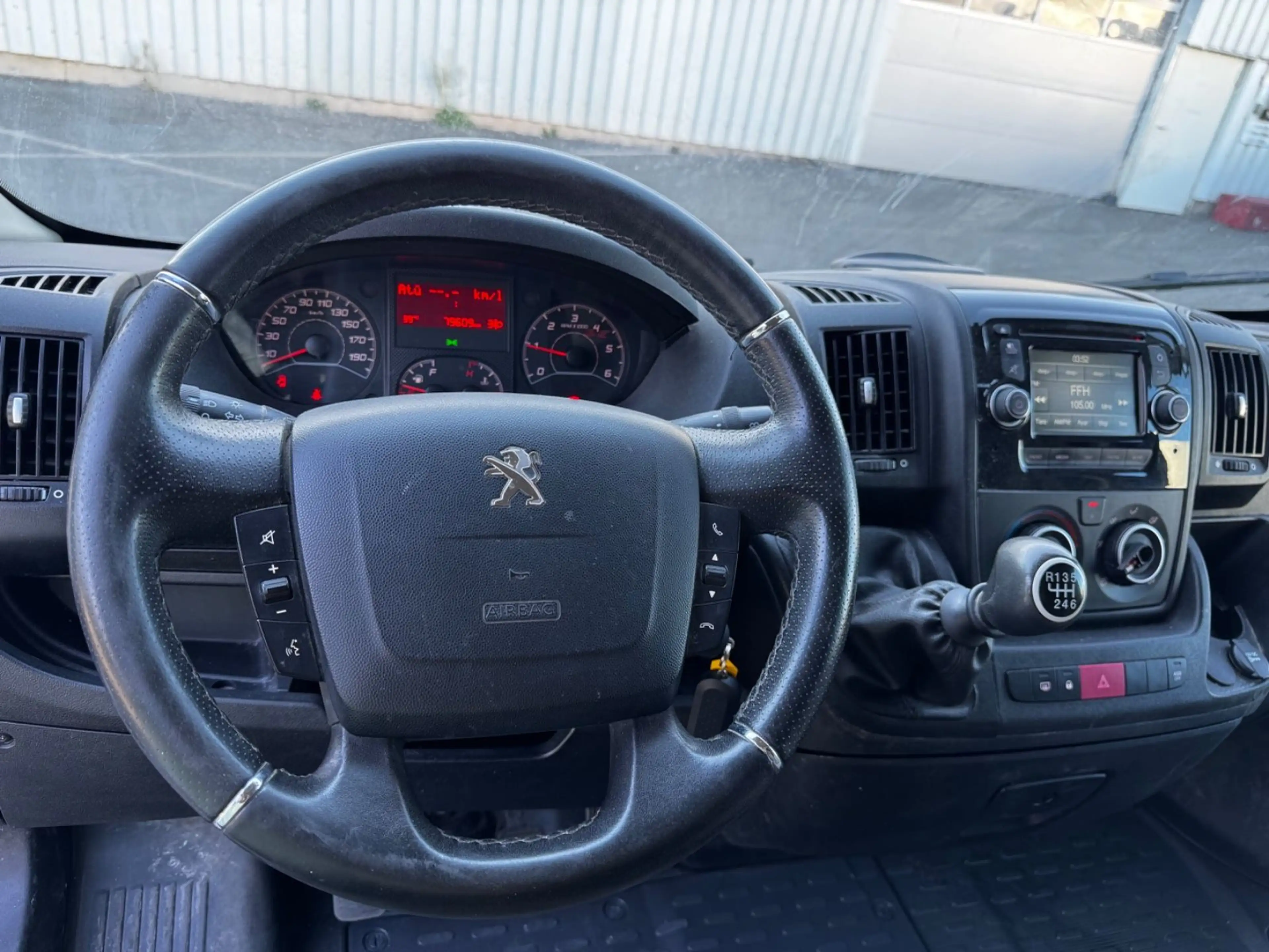 Peugeot Boxer — photo 14