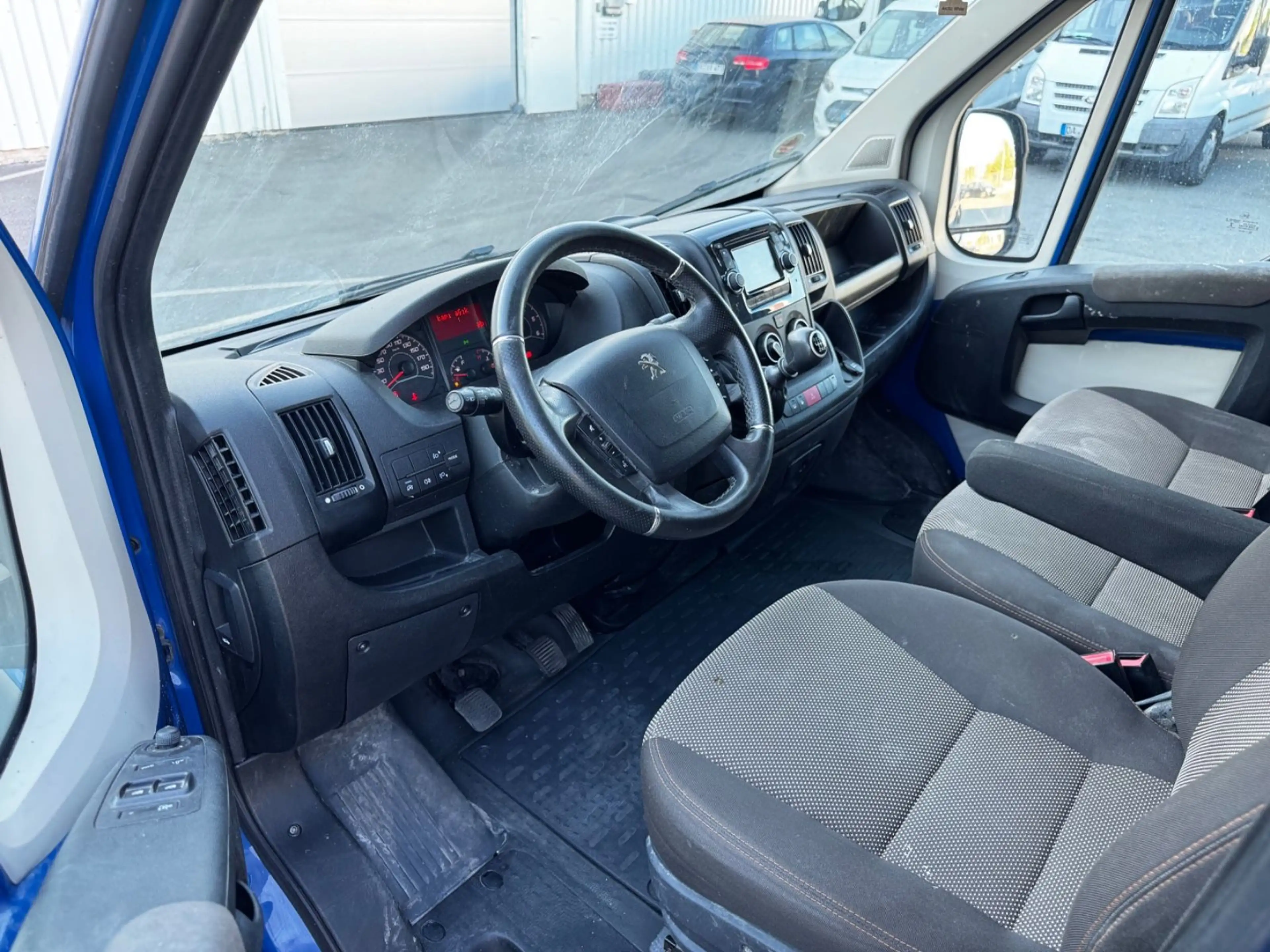 Peugeot Boxer — photo 10