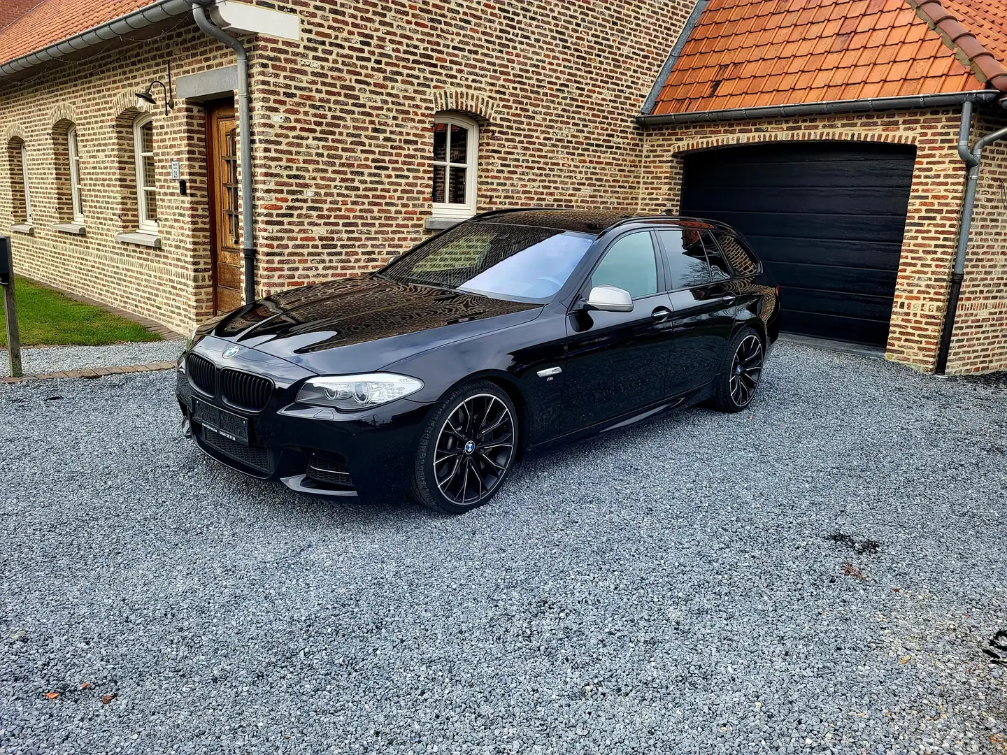 BMW M550 M550 d touring xdrive Zwart - 1