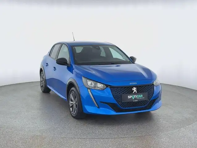 Peugeot 208 view 3