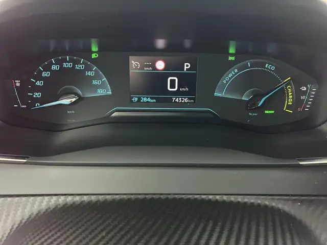 Peugeot 208 view 11
