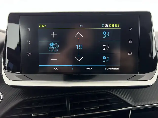 Peugeot 208 view 13