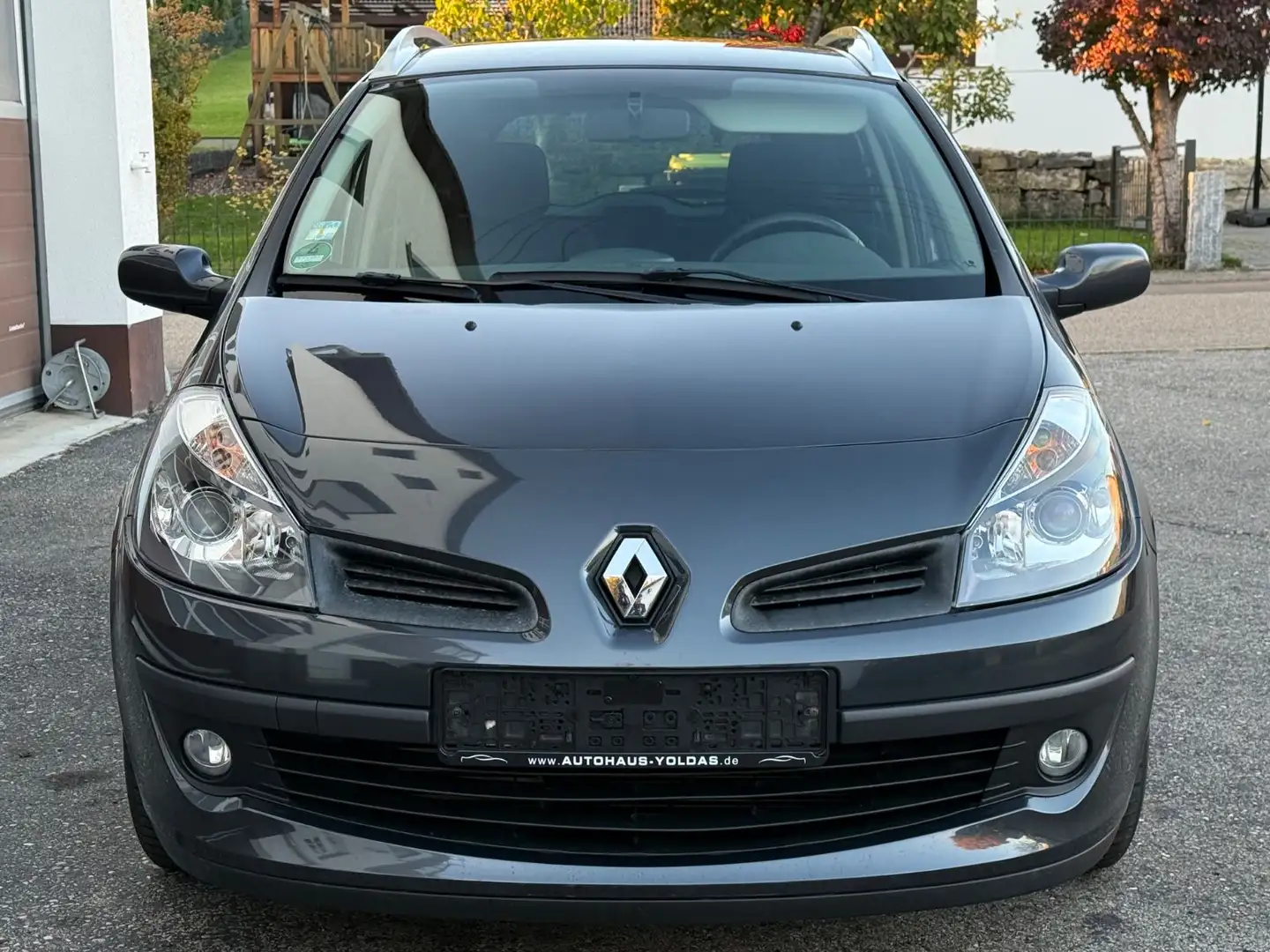 Renault Clio Grandtour Dynamique 1.Hd.*Klima*TÜV+KD NEU* Grau - 2