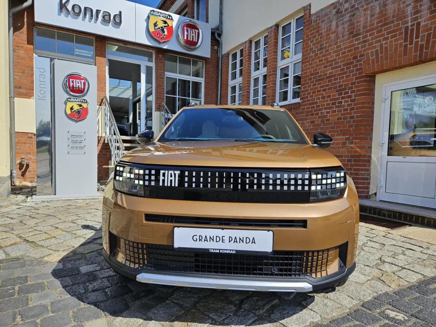 Fiat Grande Panda Elektro Sonderedition - sofort verfügbar - Navi - Beige - 2