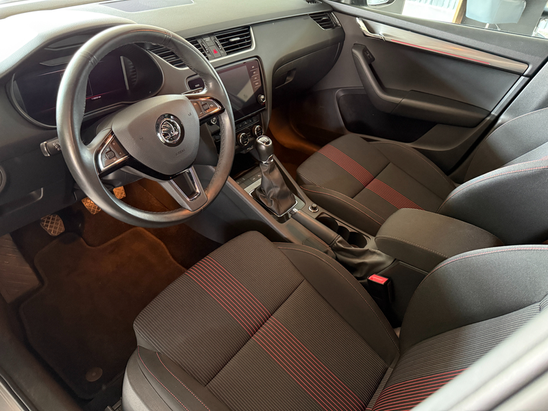 Skoda Octavia Style Virtual Tacho-Ambiente-1.Bes-Navi-Kamera-ACC — photo 9