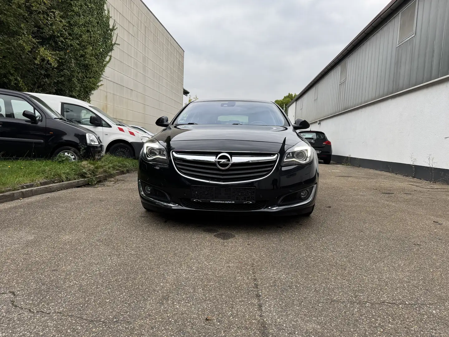 Opel Insignia Innovation Schwarz - 2