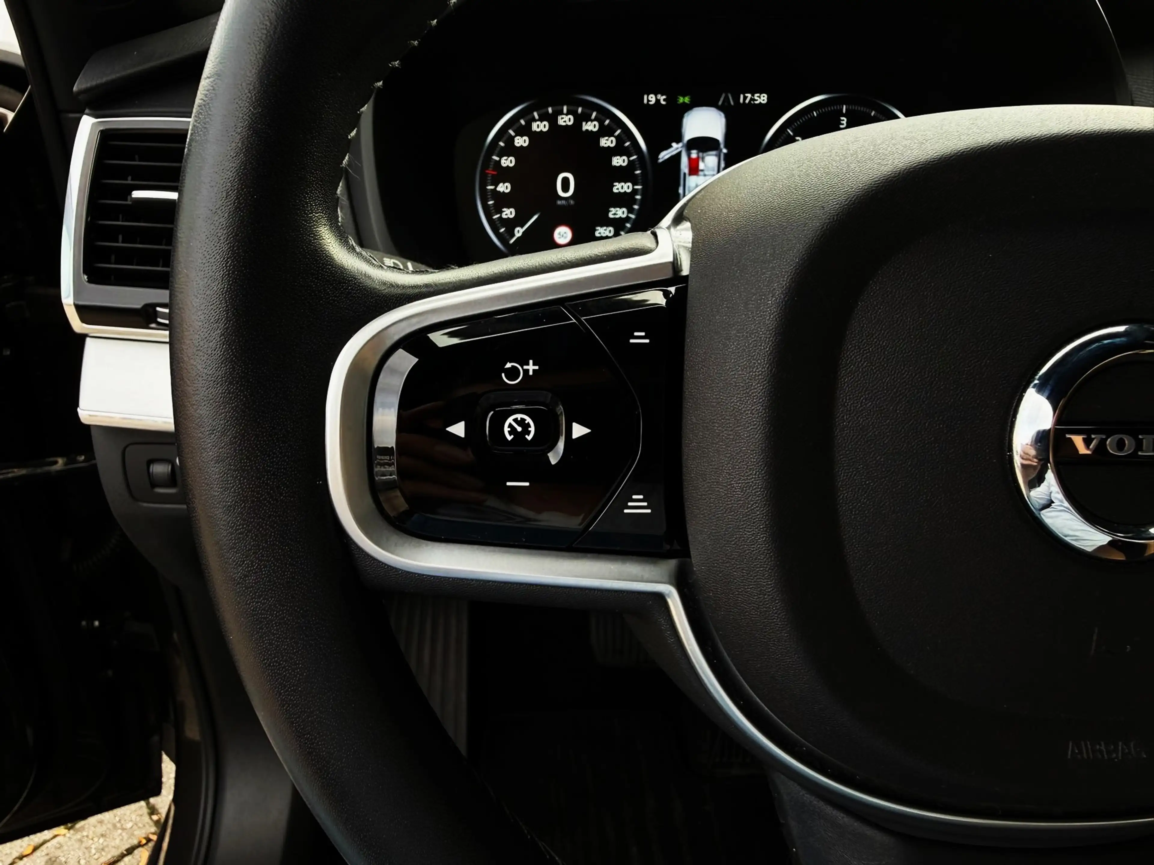 Volvo XC90 2.0 D4 90th Anniversary Edition 190PK|Full Led|Ada — photo 18