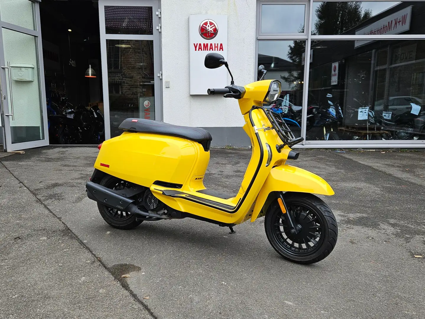 Lambretta V125 Amarillo - 2