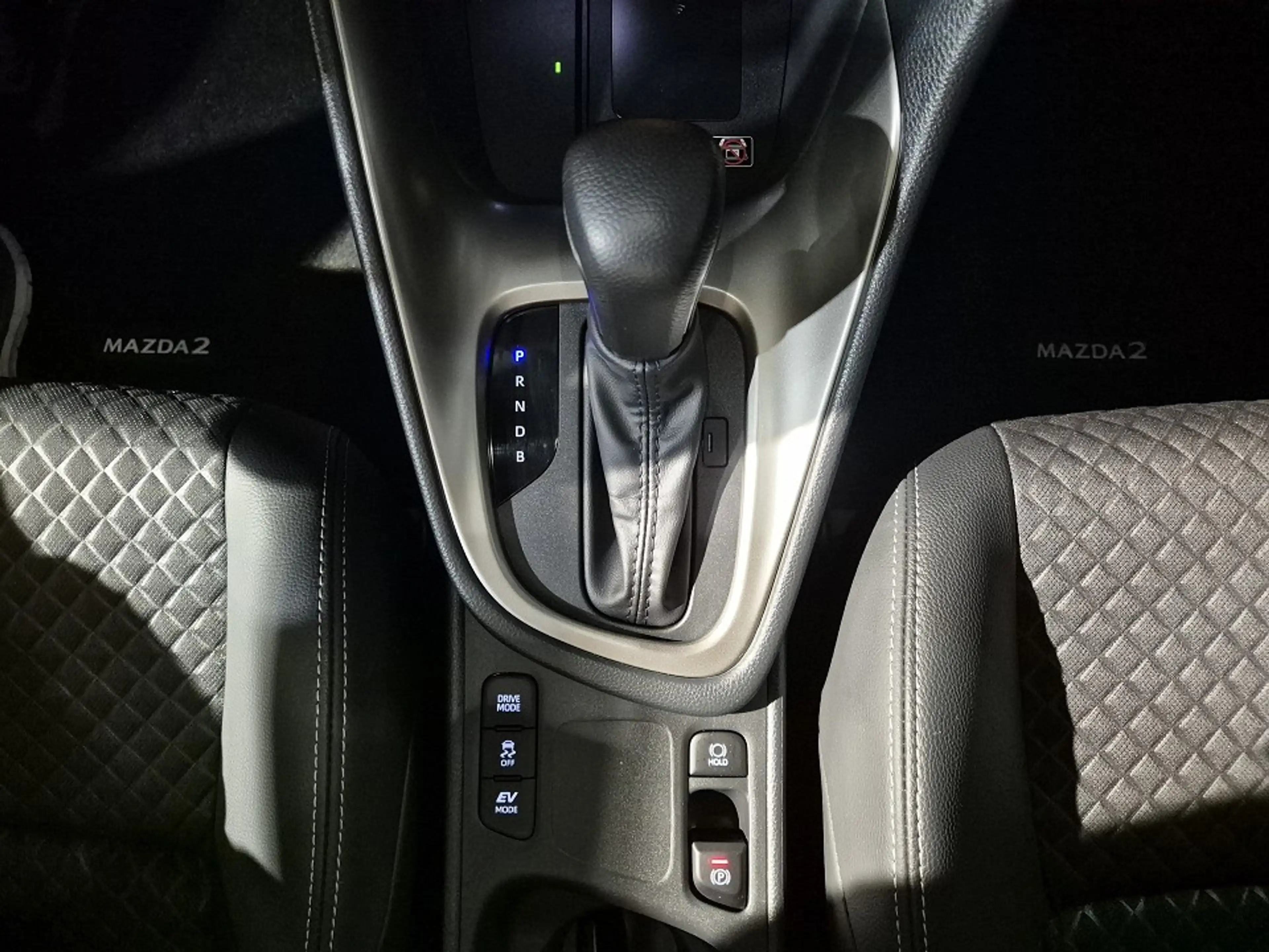 Mazda 2 Hybrid Homura Plus VVT-i 116/Navi/Head-Up/Panorama — photo 11