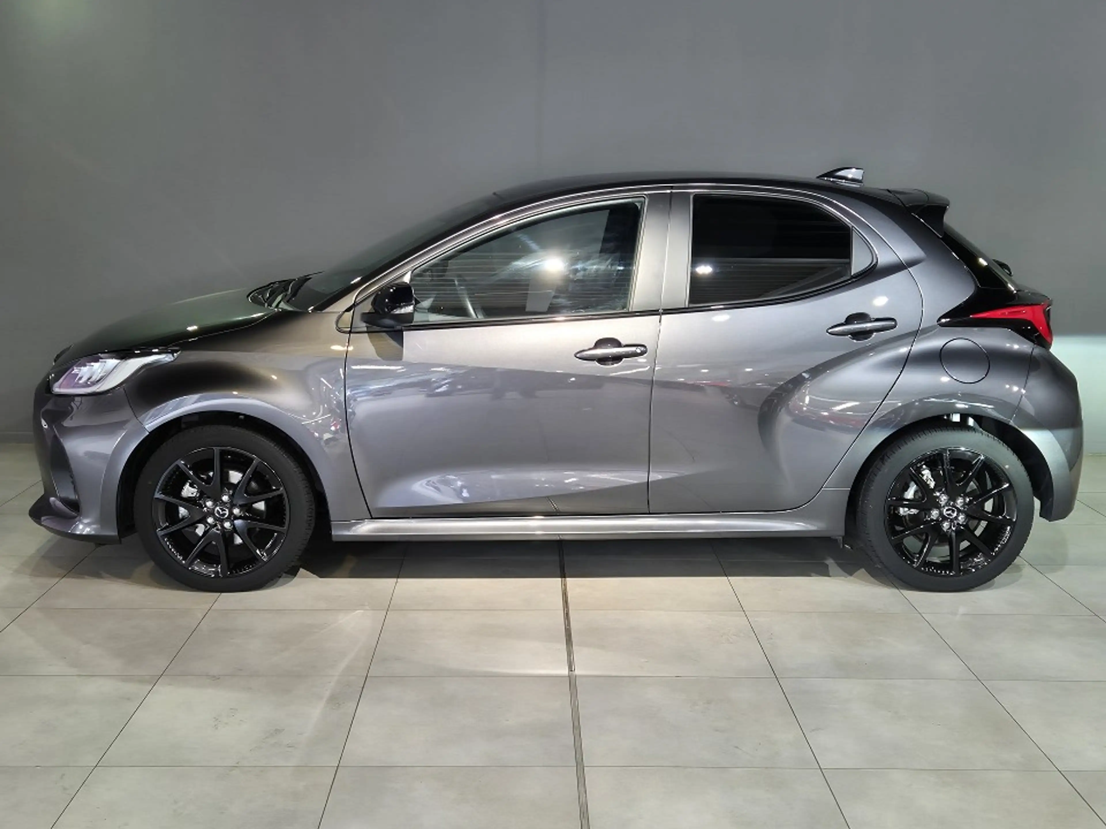 Mazda 2 Hybrid Homura Plus VVT-i 116/Navi/Head-Up/Panorama — photo 3