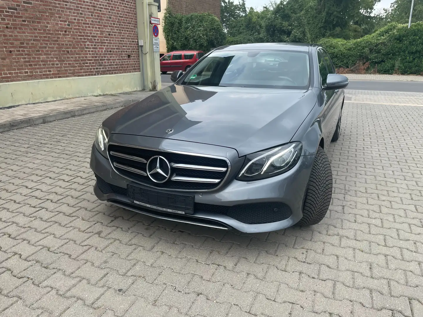 Mercedes-Benz E 200 E 200 HYBR.Benzin Avangard Navi, R-Kamera, Grijs - 1