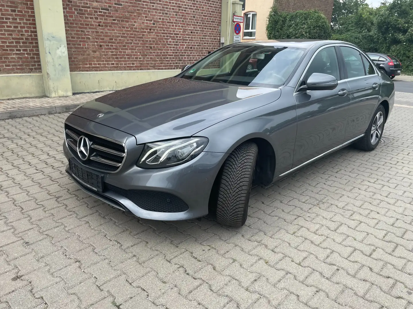 Mercedes-Benz E 200 E 200 HYBR.Benzin Avangard Navi, R-Kamera, Grijs - 2