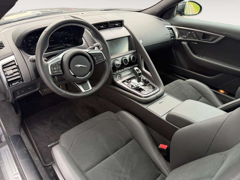 Jaguar F-Type R-Dynamic-P300 — photo 11