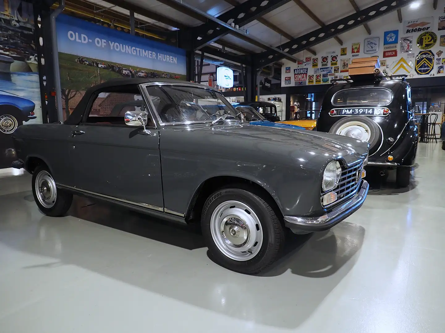 Peugeot 204 Cabriolet Grau - 1