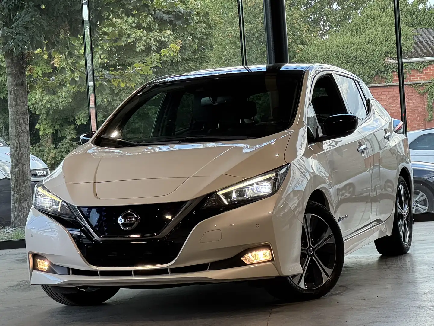 Nissan Leaf 40 kWh/TEKNA/FULLOPTIONS/1PROP CARNET Biały - 1