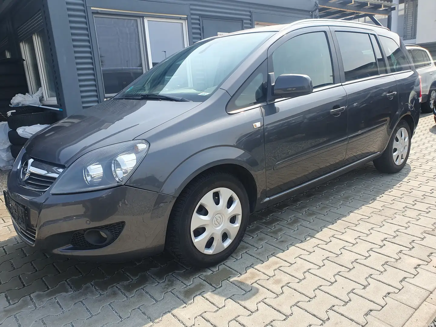 Opel Zafira Design Edition Grau - 2