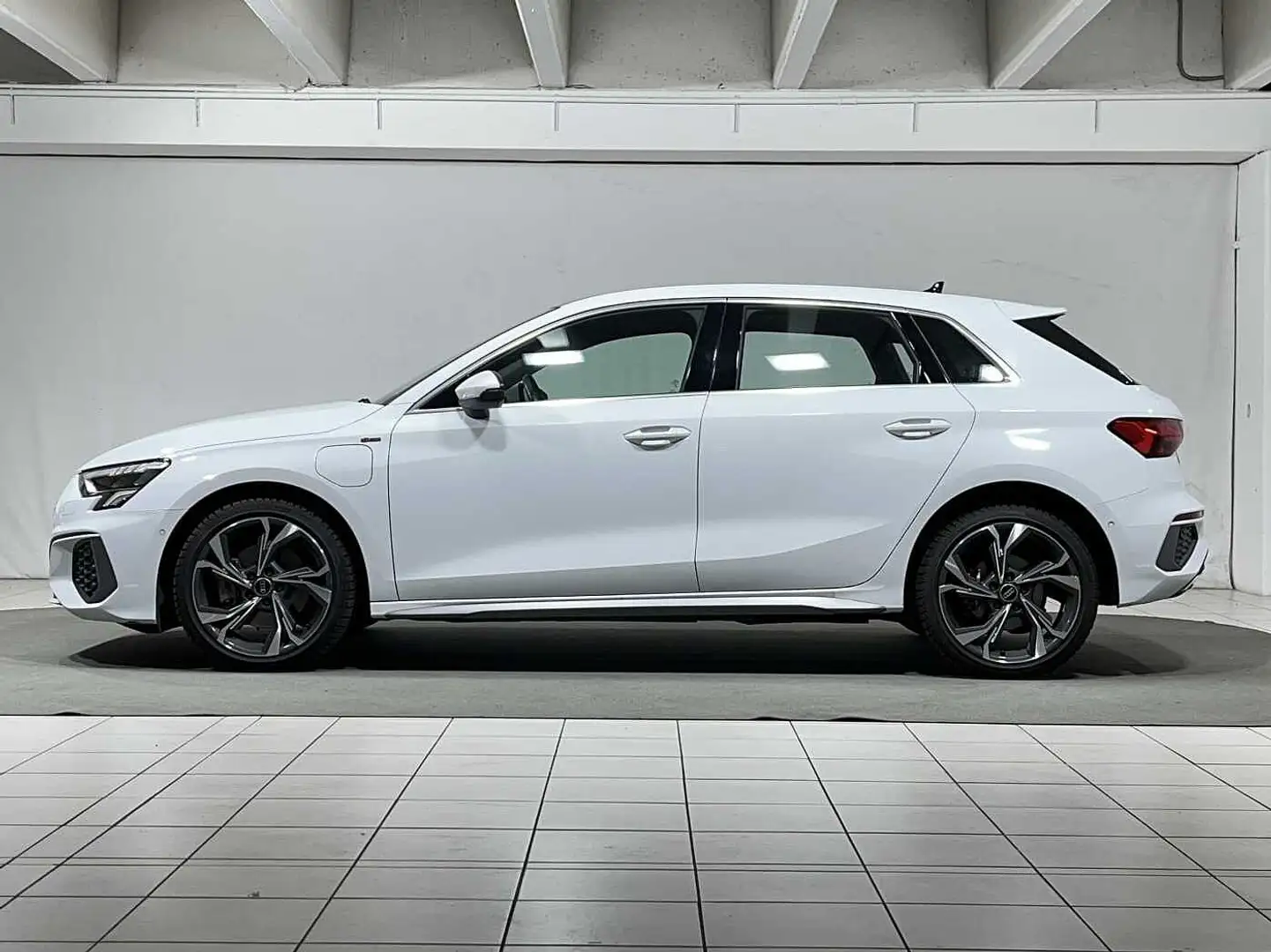 Audi A3 SPB 40 TFSI e S tronic S line edition Bianco - 2