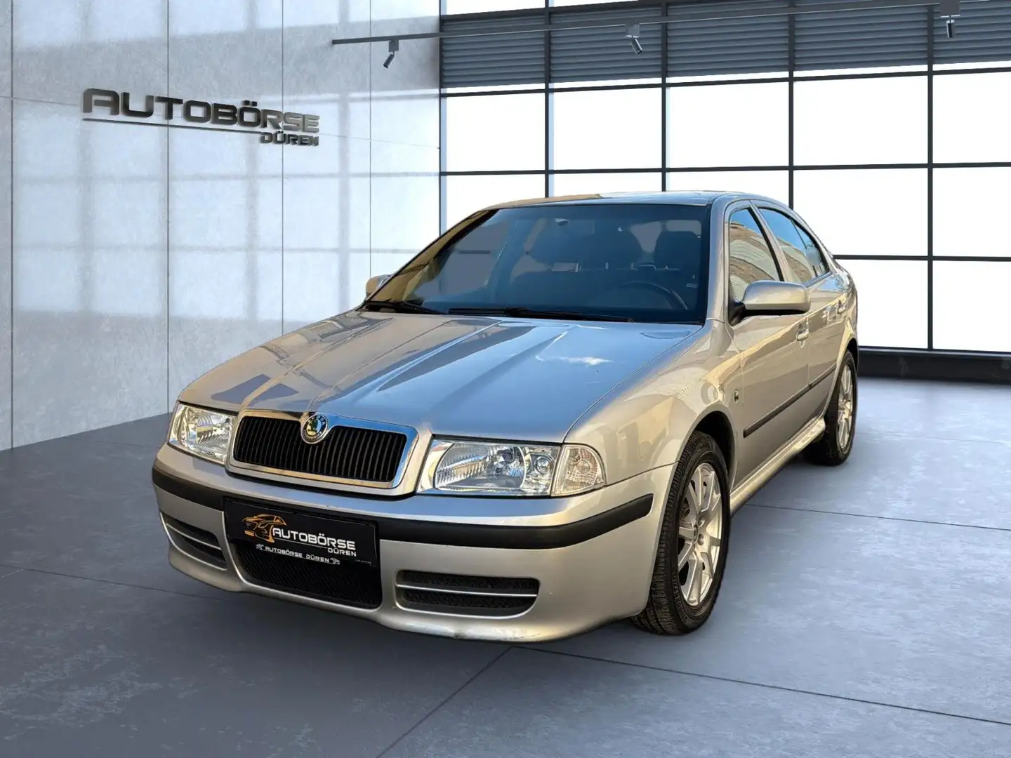 Skoda Octavia 1.6l 1.Hand/HU neu/PDC Argent - 2