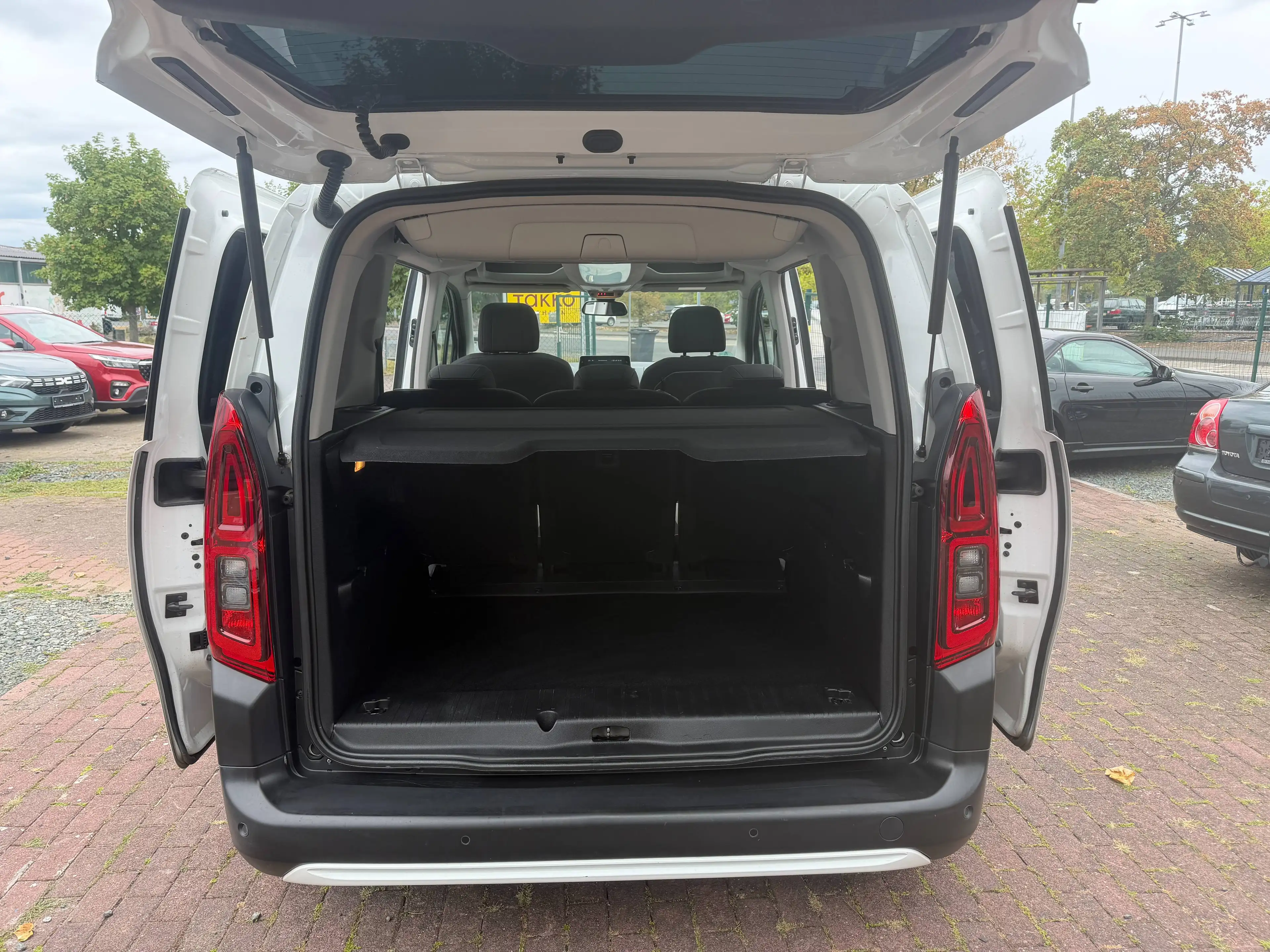 Citroen Berlingo XTR BlueHDi 130 |Vollausstattung|Scheckheft/LED/Navi/Kamera/Head up/Panoramadach — photo 14