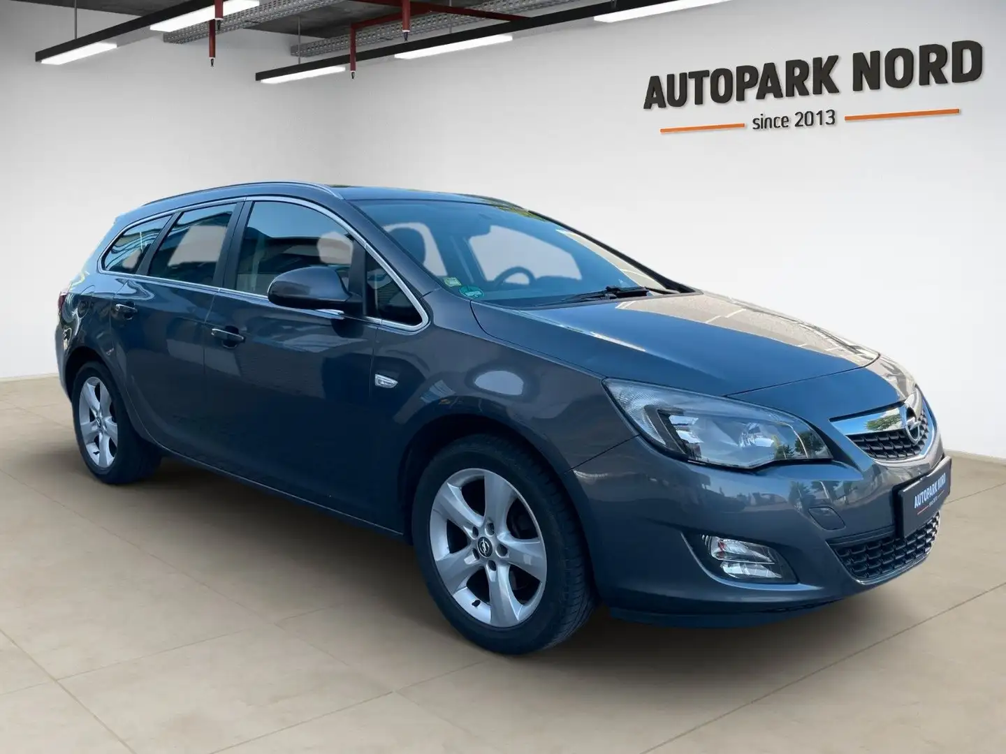 Opel Astra J 2.0 CDTI Sports Tourer Sport/AHK/SHZ/PDC Grau - 2